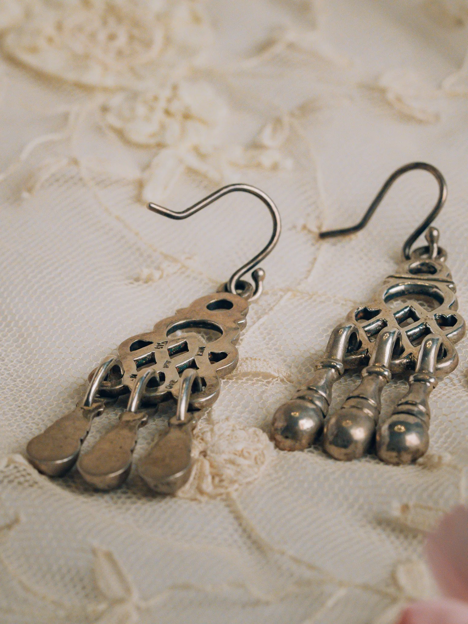 Vintage bombshell jewellery deals